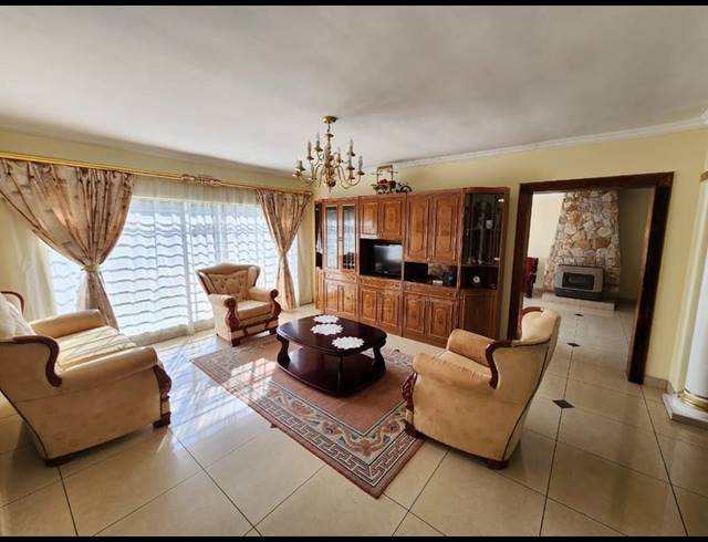 5 BEDROOM HOUSE FOR SALE IN BRACKENHURST